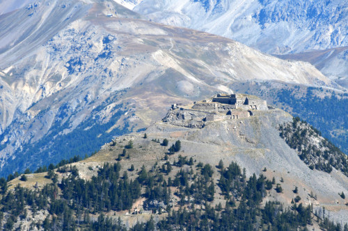 L'ancien fort de l'Infernet vu du fort de la Grande Maye